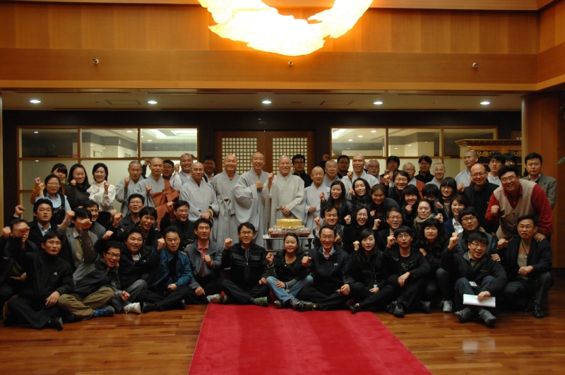 2010.11.05_원장스님 취임1주년 원우회 축하떡 (36)